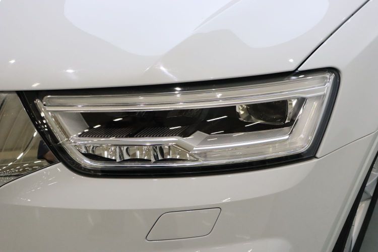 Audi Q3 2018 car image #20