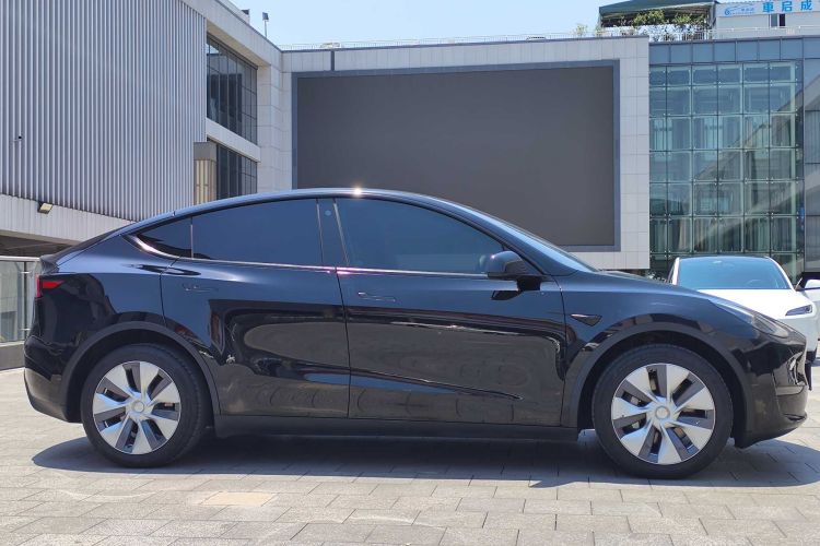 Tesla Model Y 2023 car image #6