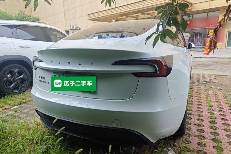 Tesla Model 3 2026 immagine di auto #6