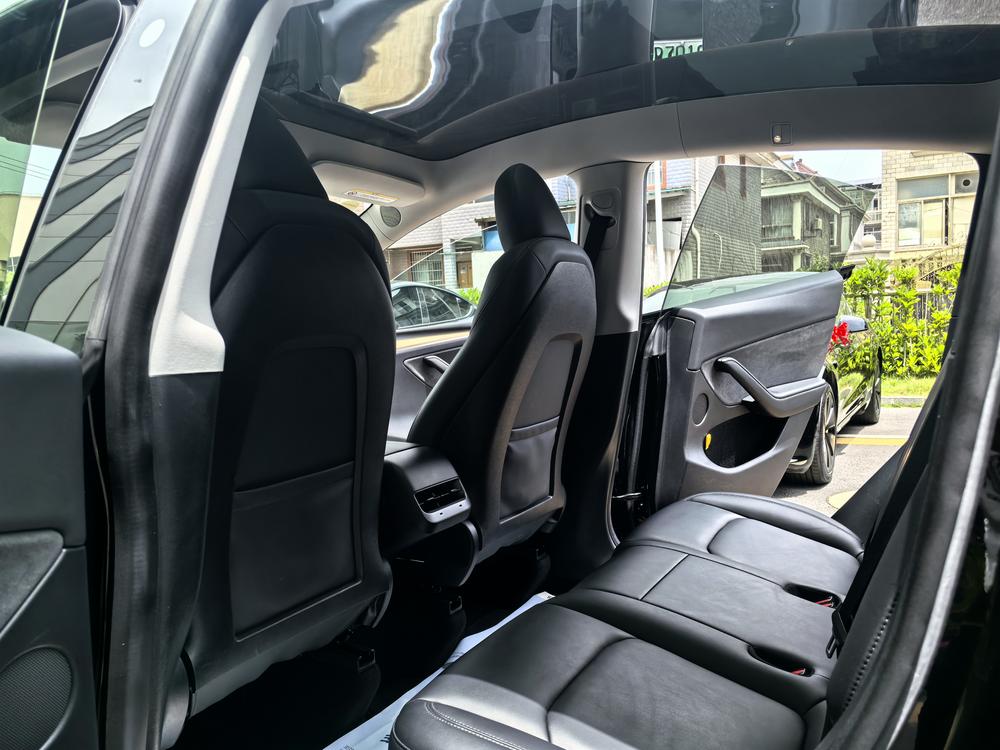 Tesla Model Y 2022 #17 Tesla Model Y 2022 car image #17