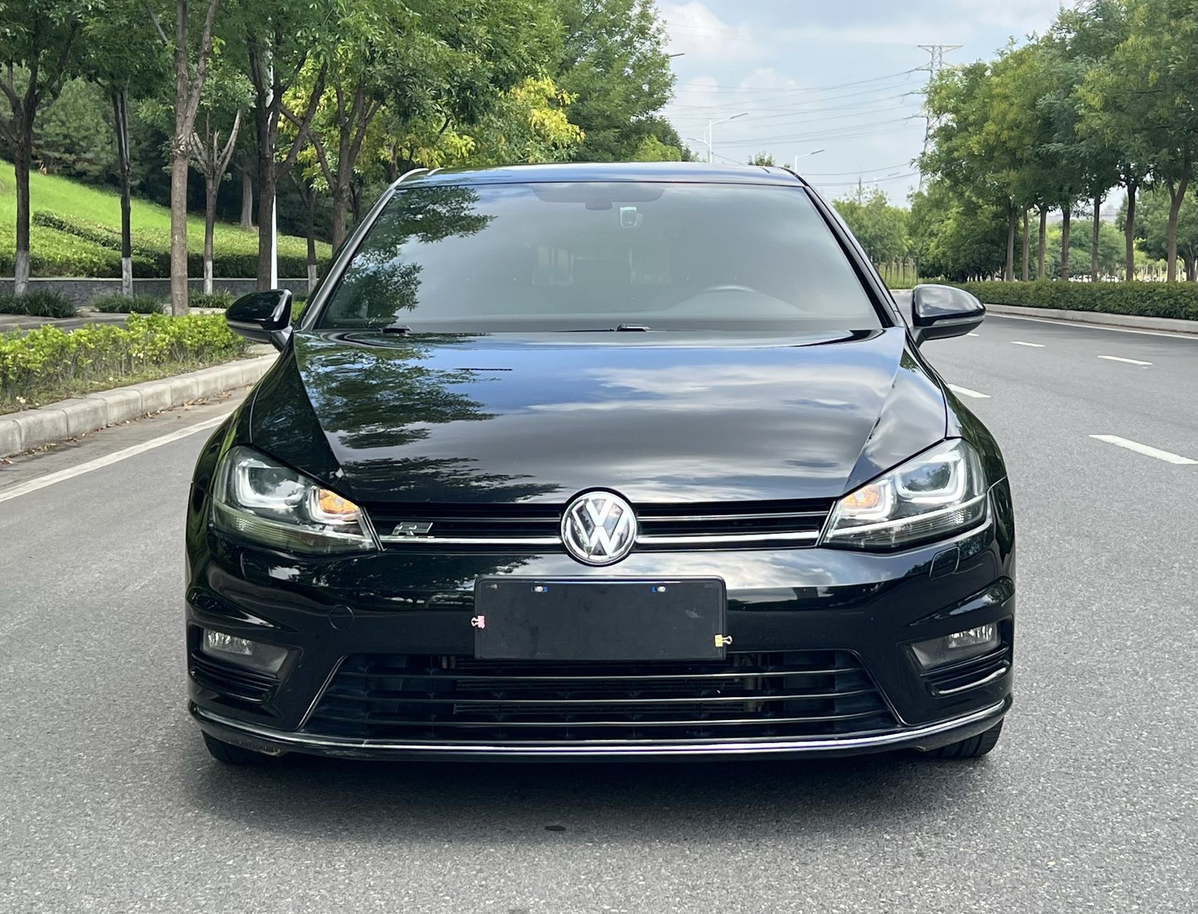 Volkswagen Golf 2017 car image #2