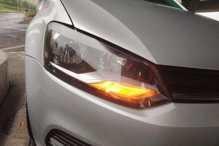 Volkswagen Polo 2018 car image #8