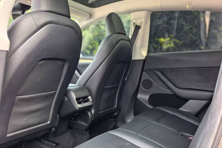 Tesla Model Y 2023 #17 Tesla Model Y 2023 car image #17
