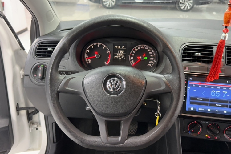 Volkswagen Polo 2018 car image #14