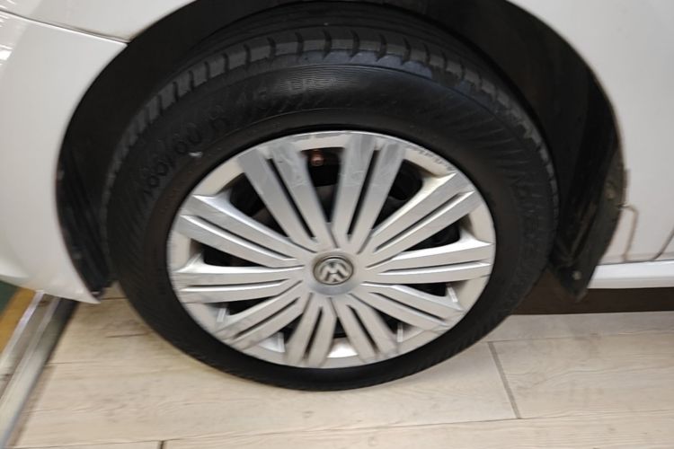 Volkswagen Polo 2016 car image #9