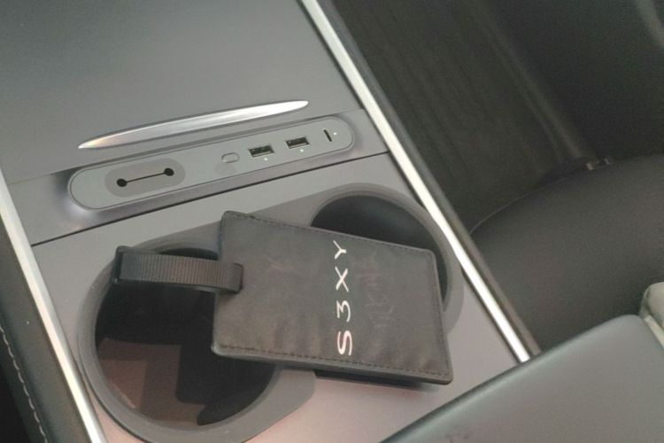 Tesla Model Y 2023 #9 Tesla Model Y 2023 car image #9