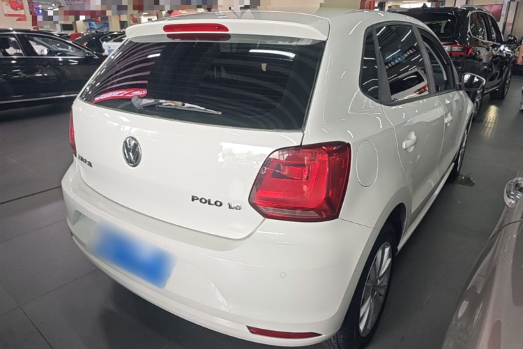 Volkswagen Polo 2015 car image #7