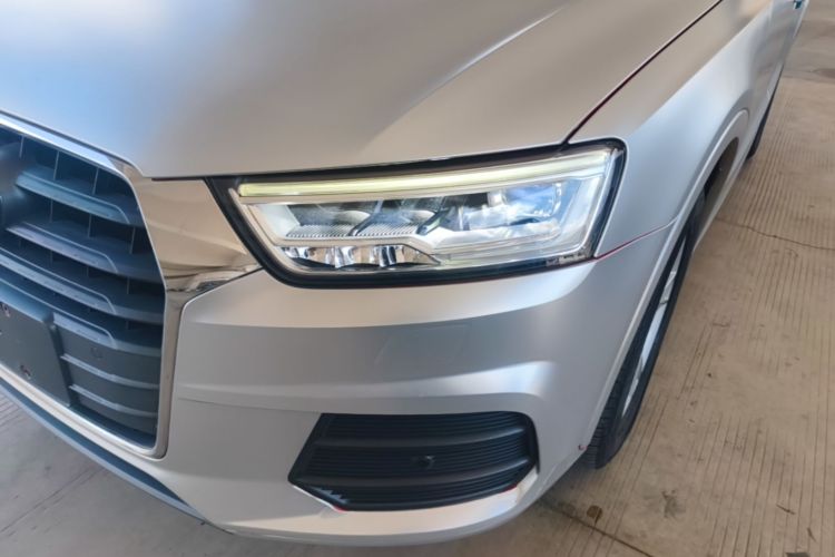 Audi Q3 2018 car image #23