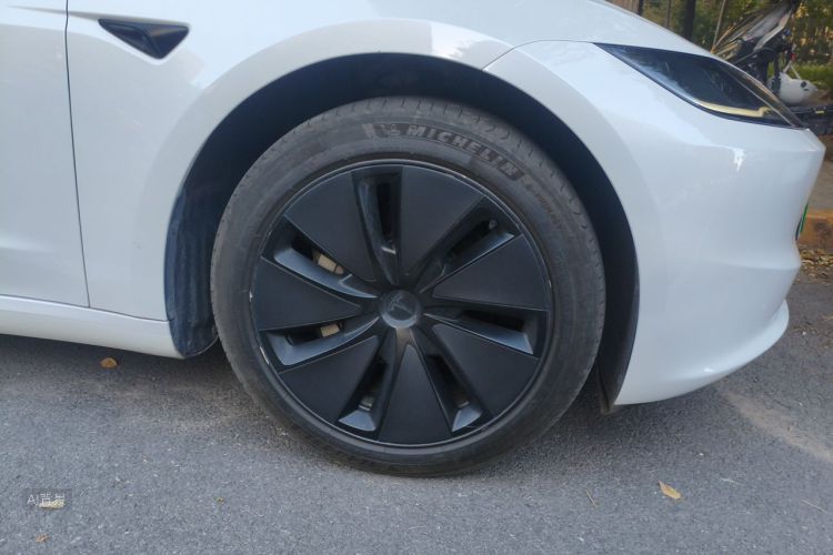 Tesla Model 3 2024 immagine di auto #9