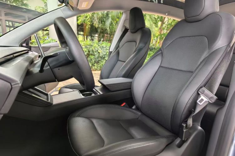 Tesla Model Y 2025 #12 Tesla Model Y 2025 immagine di auto #12