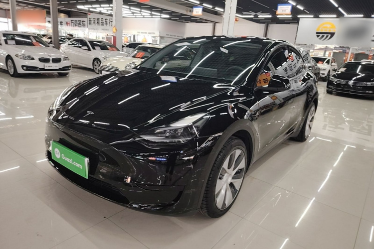 Tesla Model Y 2023 #2 Tesla Model Y 2023 car image #2