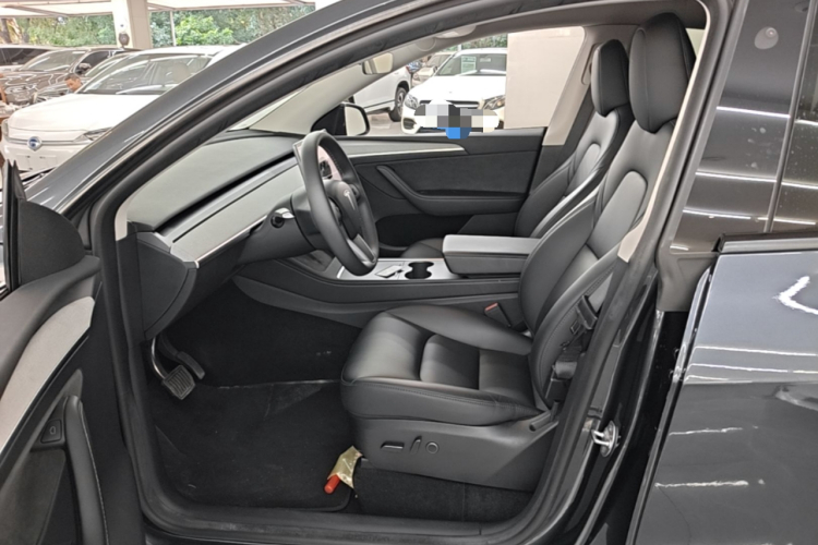 Tesla Model Y 2024 #17 Tesla Model Y 2024 car image #17