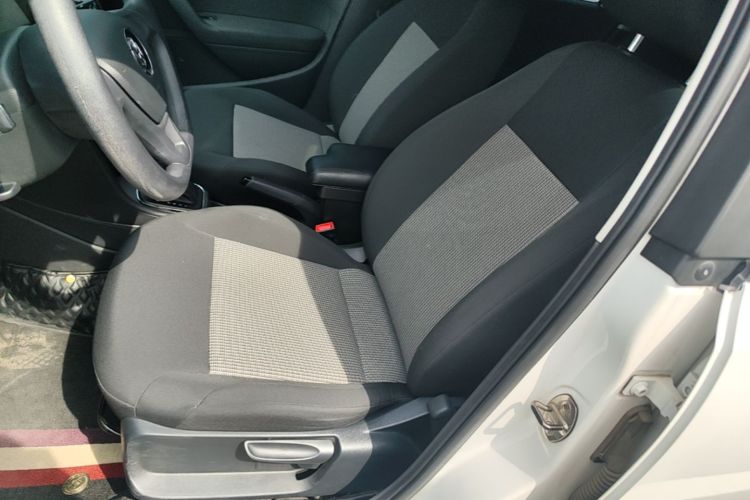 Volkswagen Polo 2018 car image #15