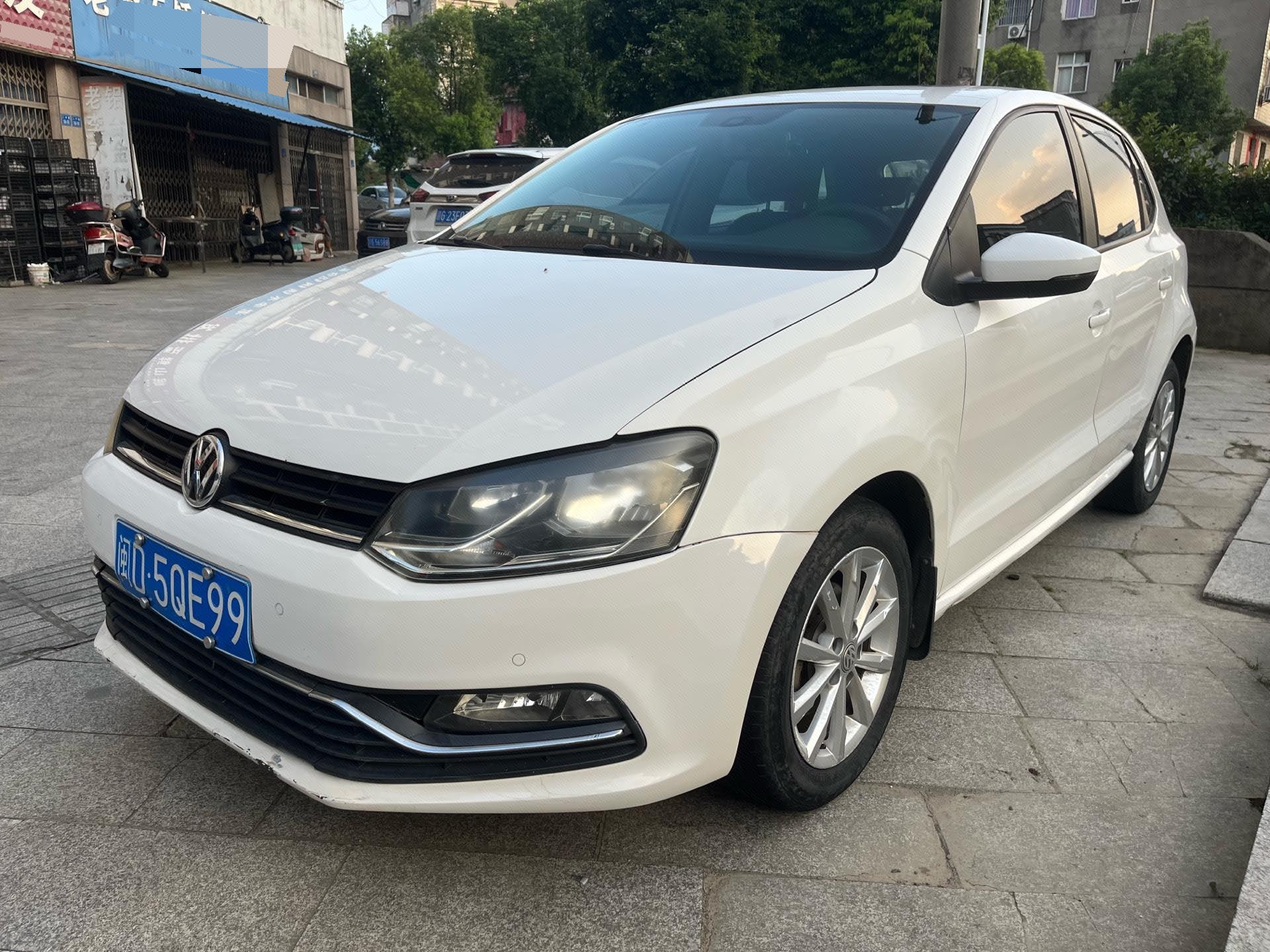 Volkswagen Polo 2015 Volkswagen Polo 2015 car image