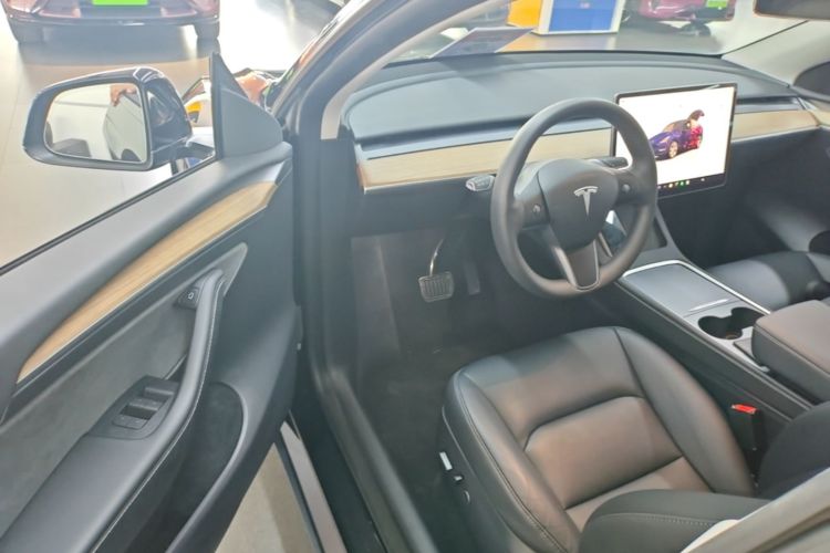 Tesla Model Y 2023 #16 Tesla Model Y 2023 car image #16