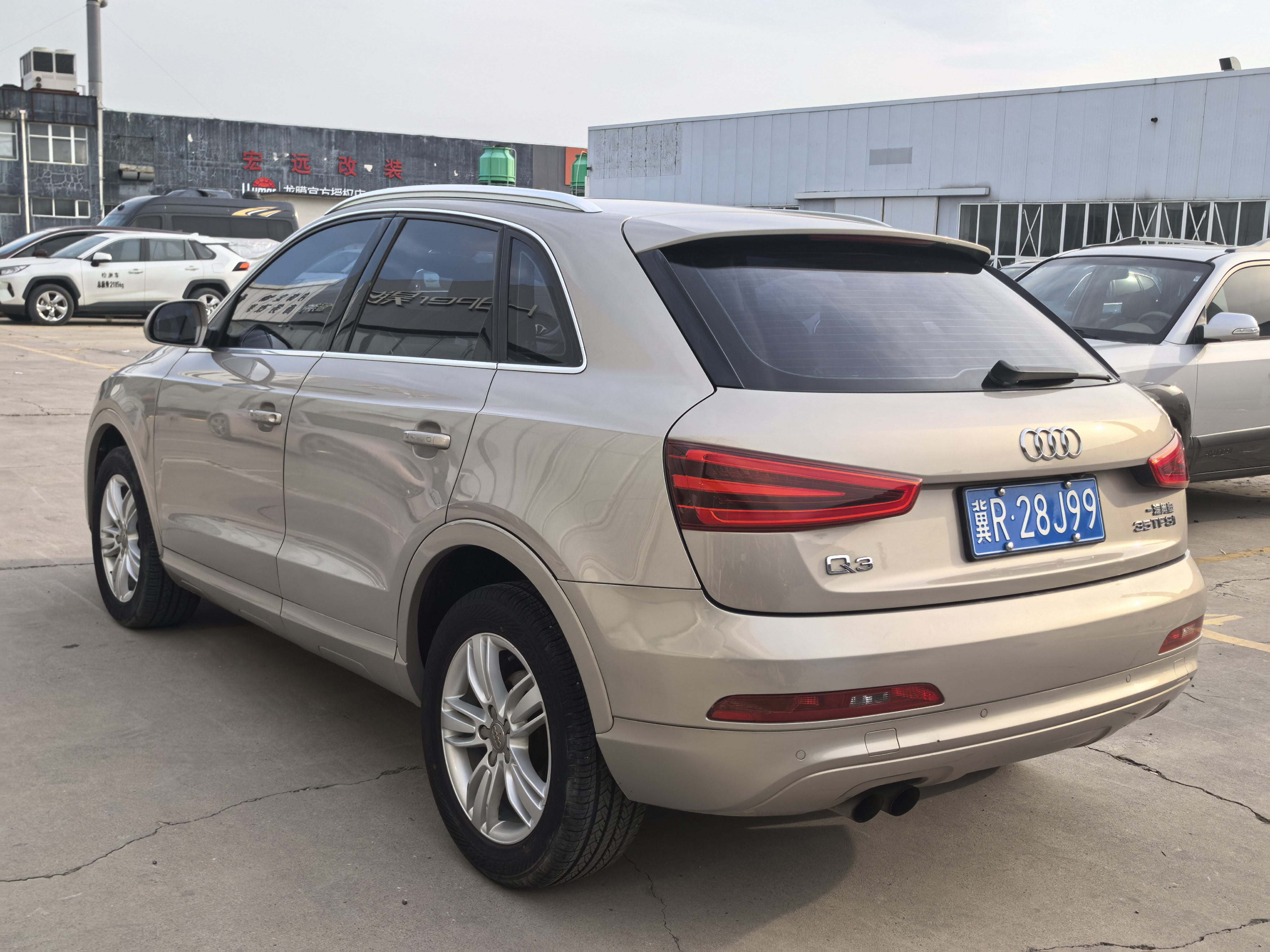 Audi Q3 2014 car image #12