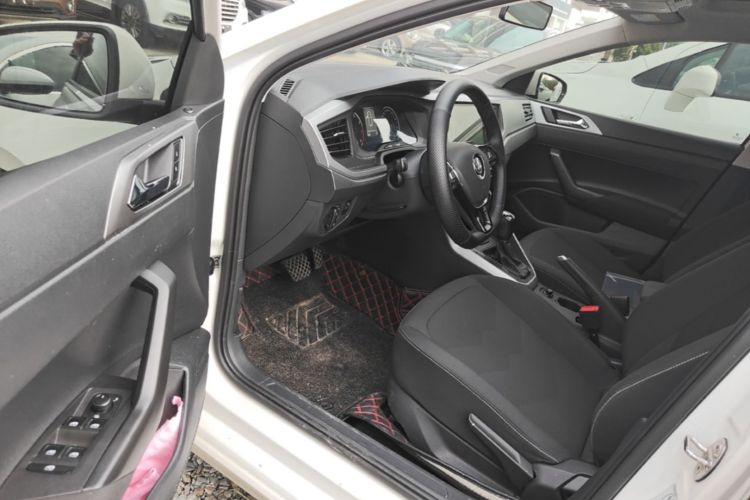 Volkswagen Polo 2020 car image #16