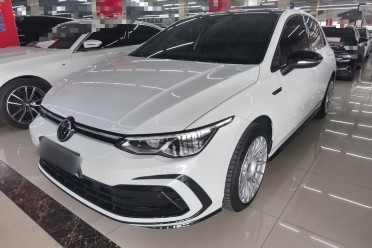 Volkswagen Golf 2022 car image #2