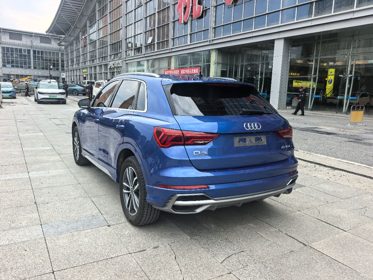 Audi Q3 2021 car image #10