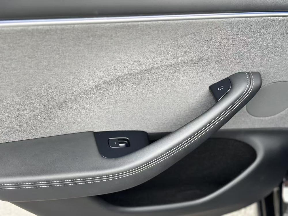 Tesla Model 3 2023 car image #16