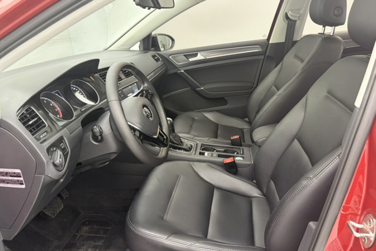 Volkswagen Golf 2017 car image #16