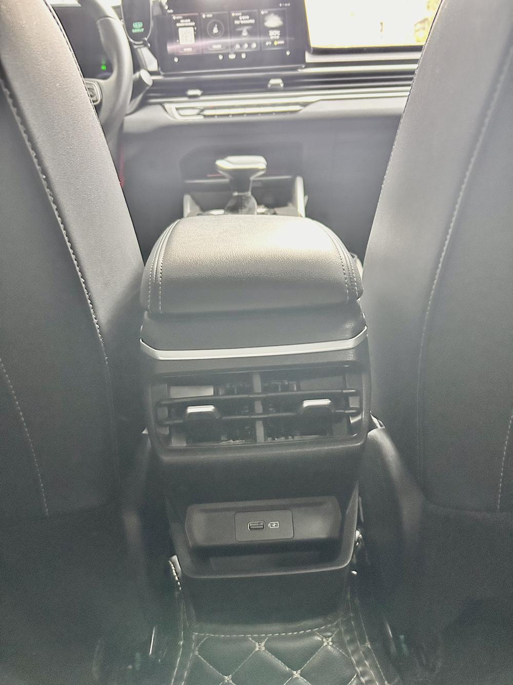 GEELY Emgrand 2023 car image #6