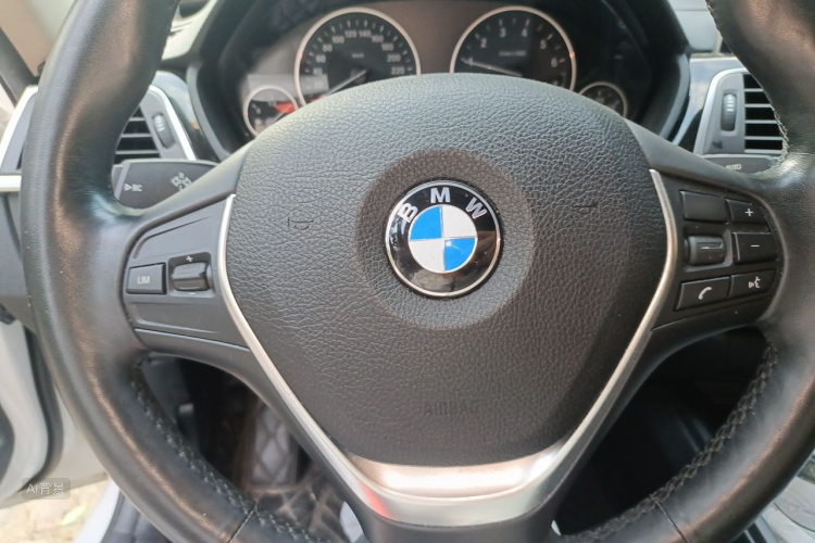 BMW 3 Series 2018 car image #12