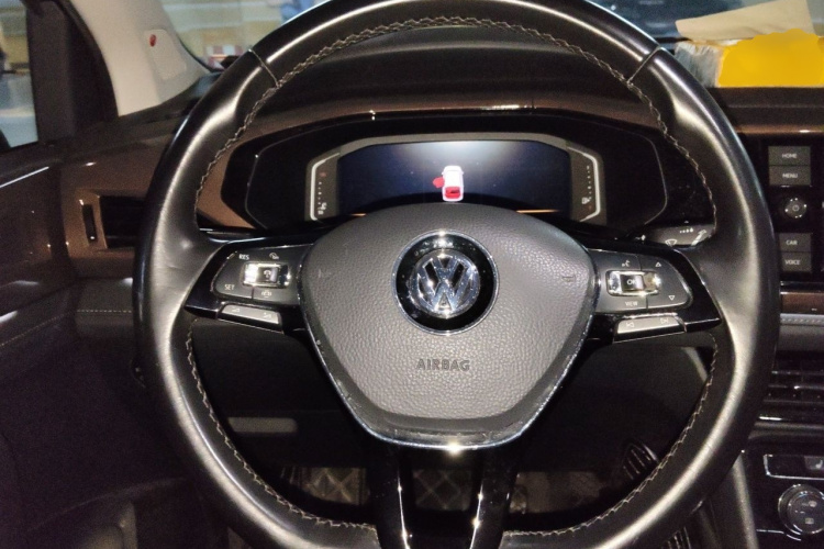 Volkswagen Tharu 2018 car image #15