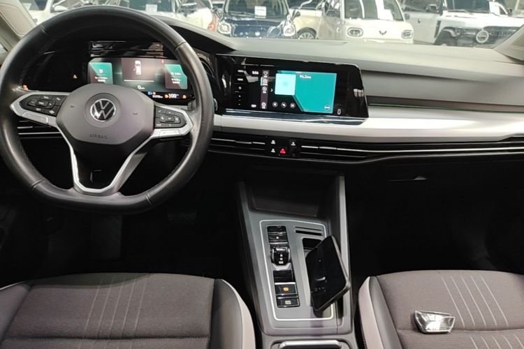 Volkswagen Golf 2021 car image #13