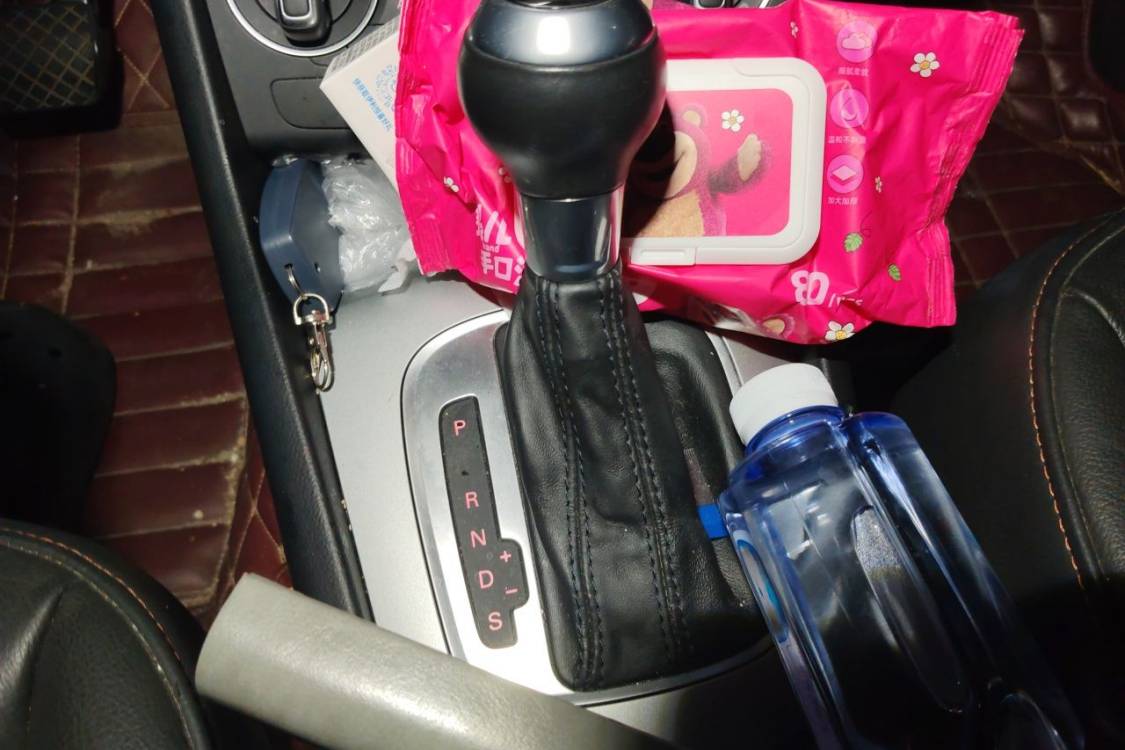 Audi Q3 2018 car image #27