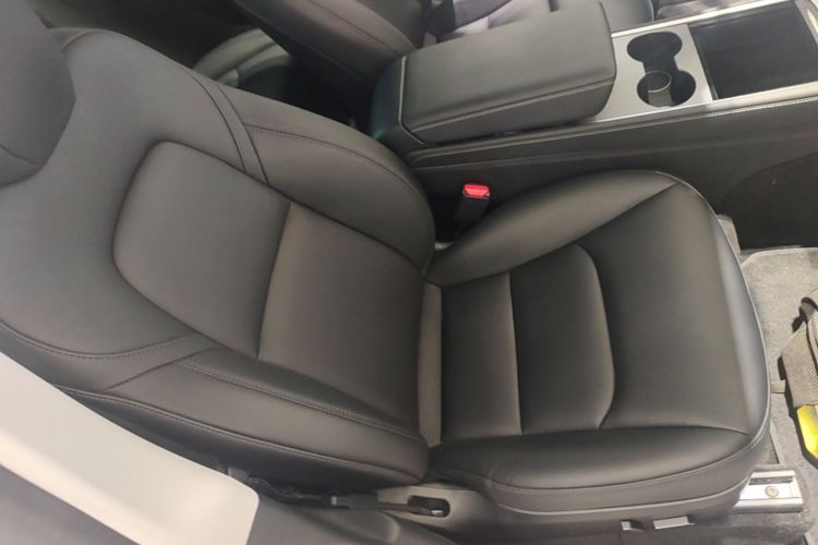 Tesla Model Y 2024 car image #24