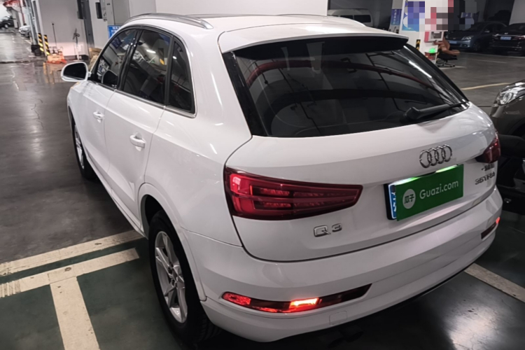 Audi Q3 2017 car image #5