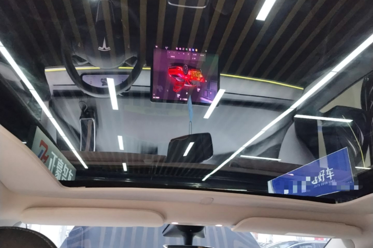 Tesla Model Y 2023 car image #18