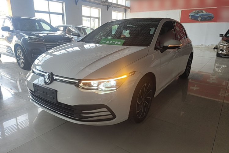 Volkswagen Golf 2021 car image #2