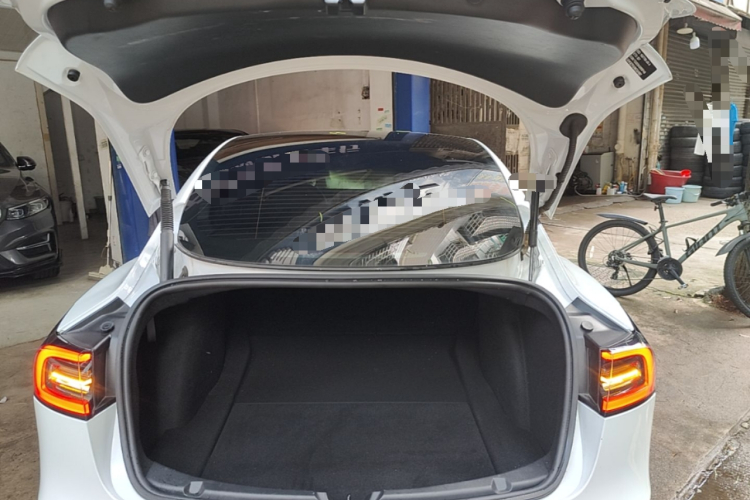 Tesla Model 3 2022 car image #19