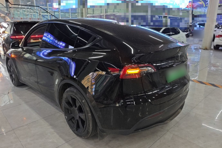 Tesla Model Y 2023 #5 Tesla Model Y 2023 immagine di auto #5