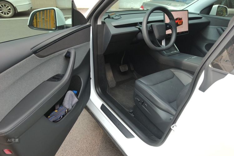 Tesla Model Y 2025 #18 Tesla Model Y 2025 car image #18