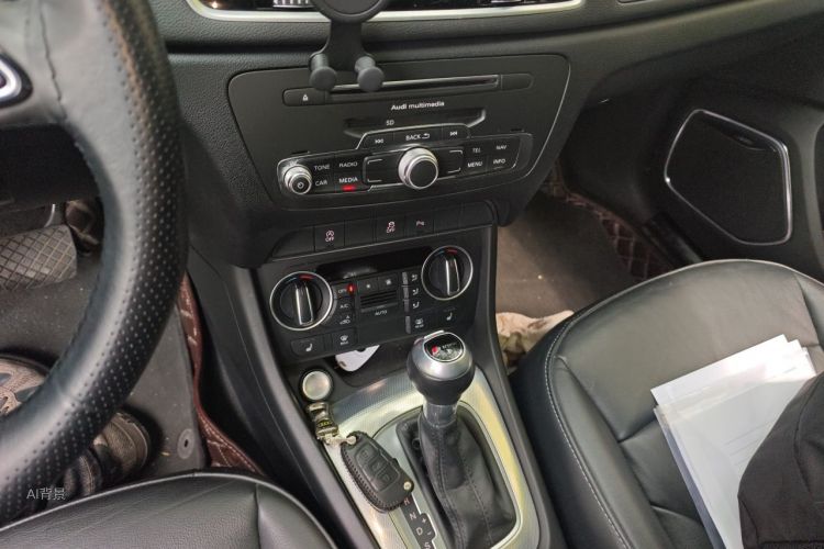 Audi Q3 2018 car image #16