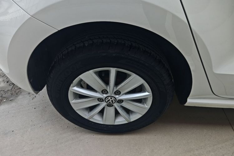 Volkswagen Polo 2016 car image #10