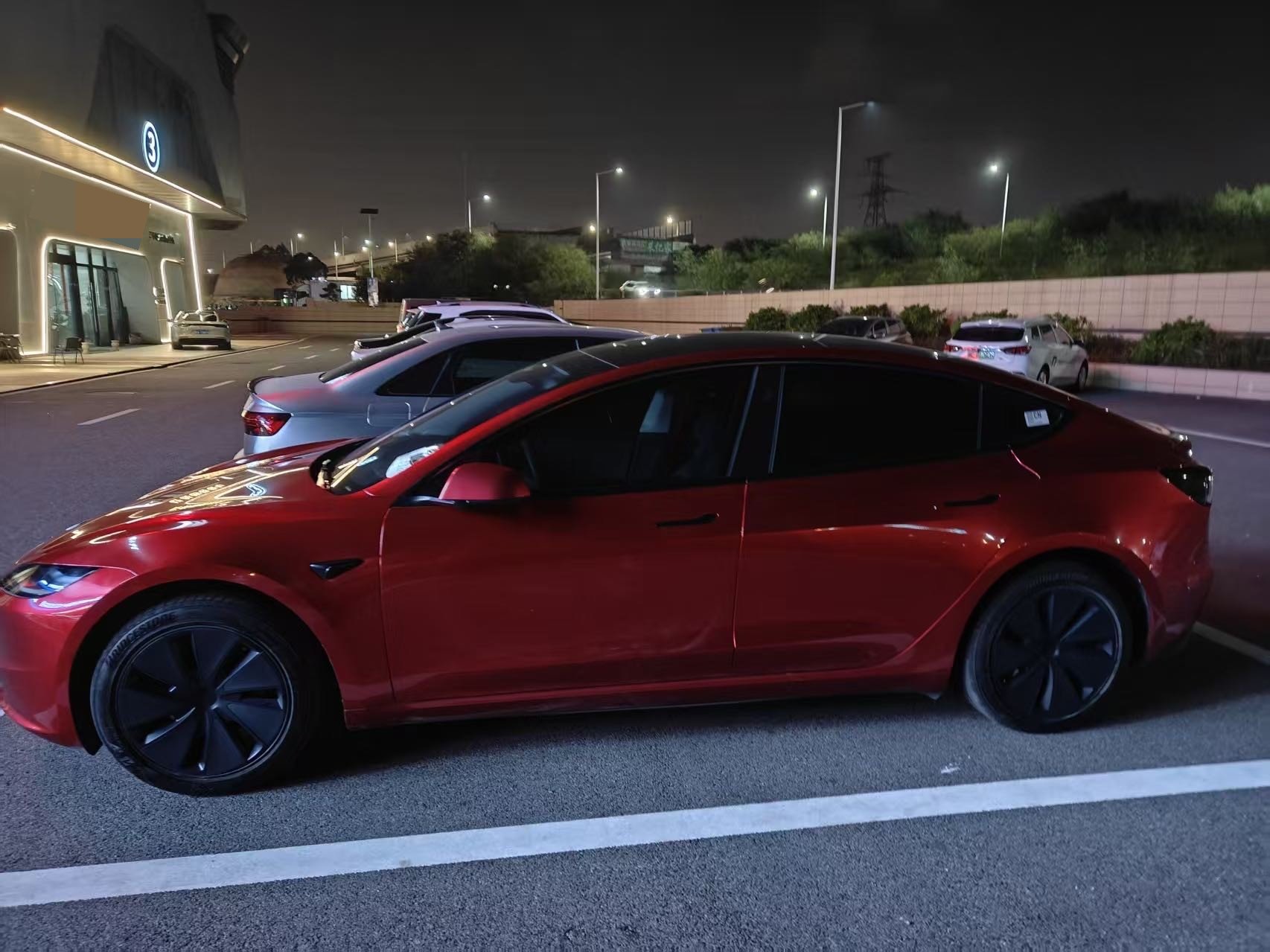 Tesla Model 3 2025 صورة سيارة #4