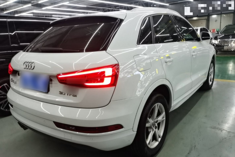 Audi Q3 2019 car image #7