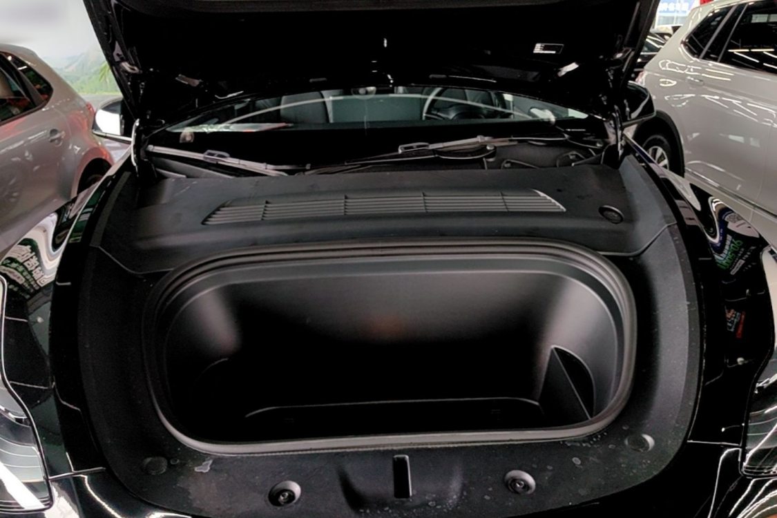 Tesla Model Y 2023 car image #11