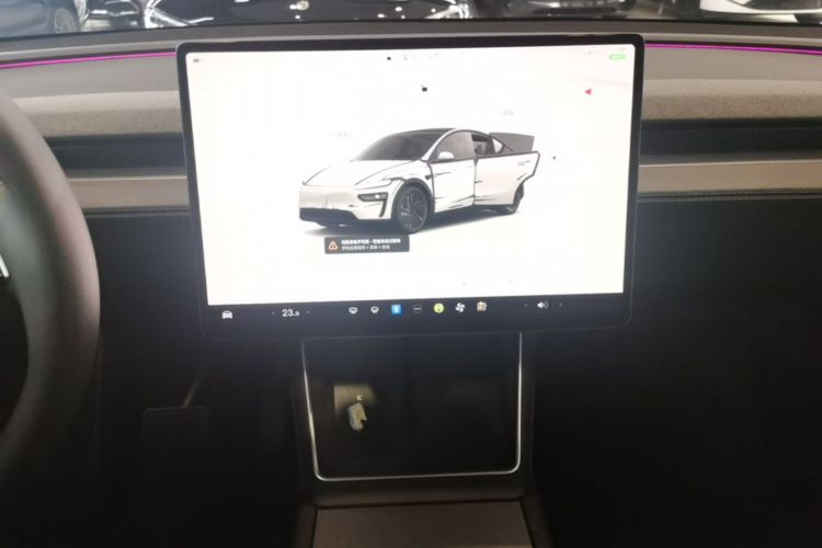 Tesla Model Y 2025 #13 Tesla Model Y 2025 car image #13