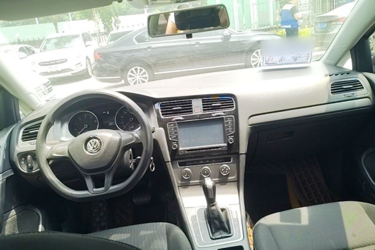 Volkswagen Golf 2015 car image #12
