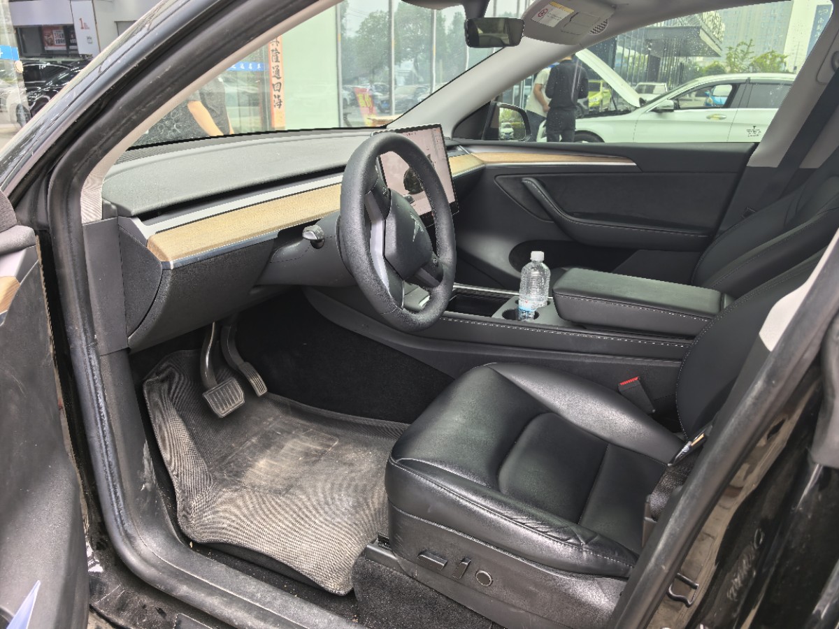 Tesla Model Y 2023 #2 Tesla Model Y 2023 car image #2