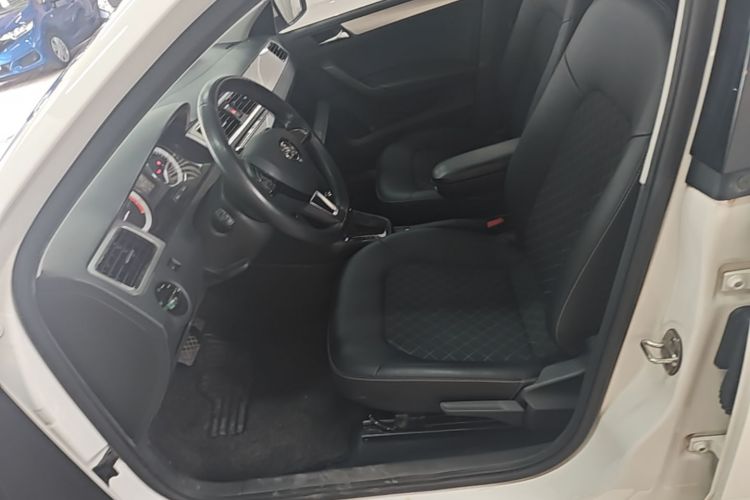 Skoda Rapid 2018 #19 Skoda Rapid 2018 car image #19