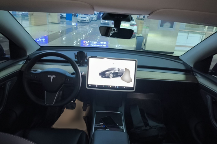 Tesla Model Y 2023 #10 Tesla Model Y 2023 car image #10