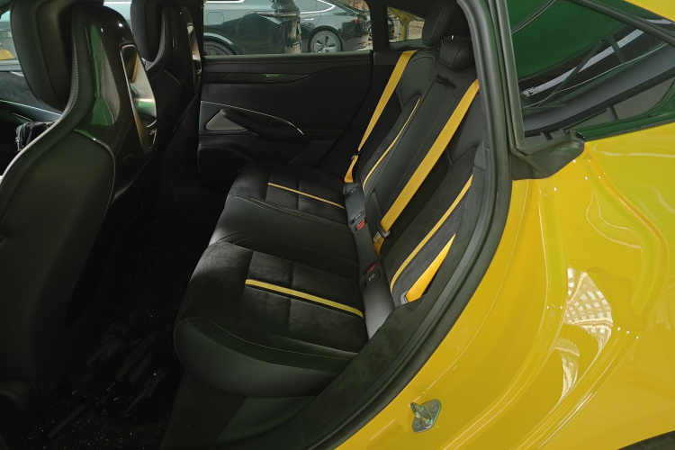 MI SU7 Ultra 2025 car image #17