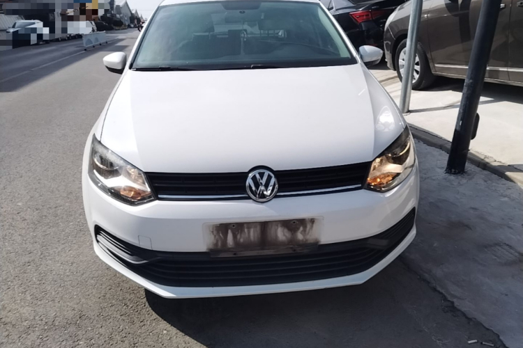 Volkswagen Polo 2015 car image #3
