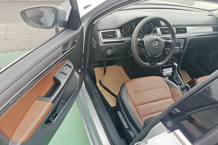 Volkswagen Bora 2016 car image #16